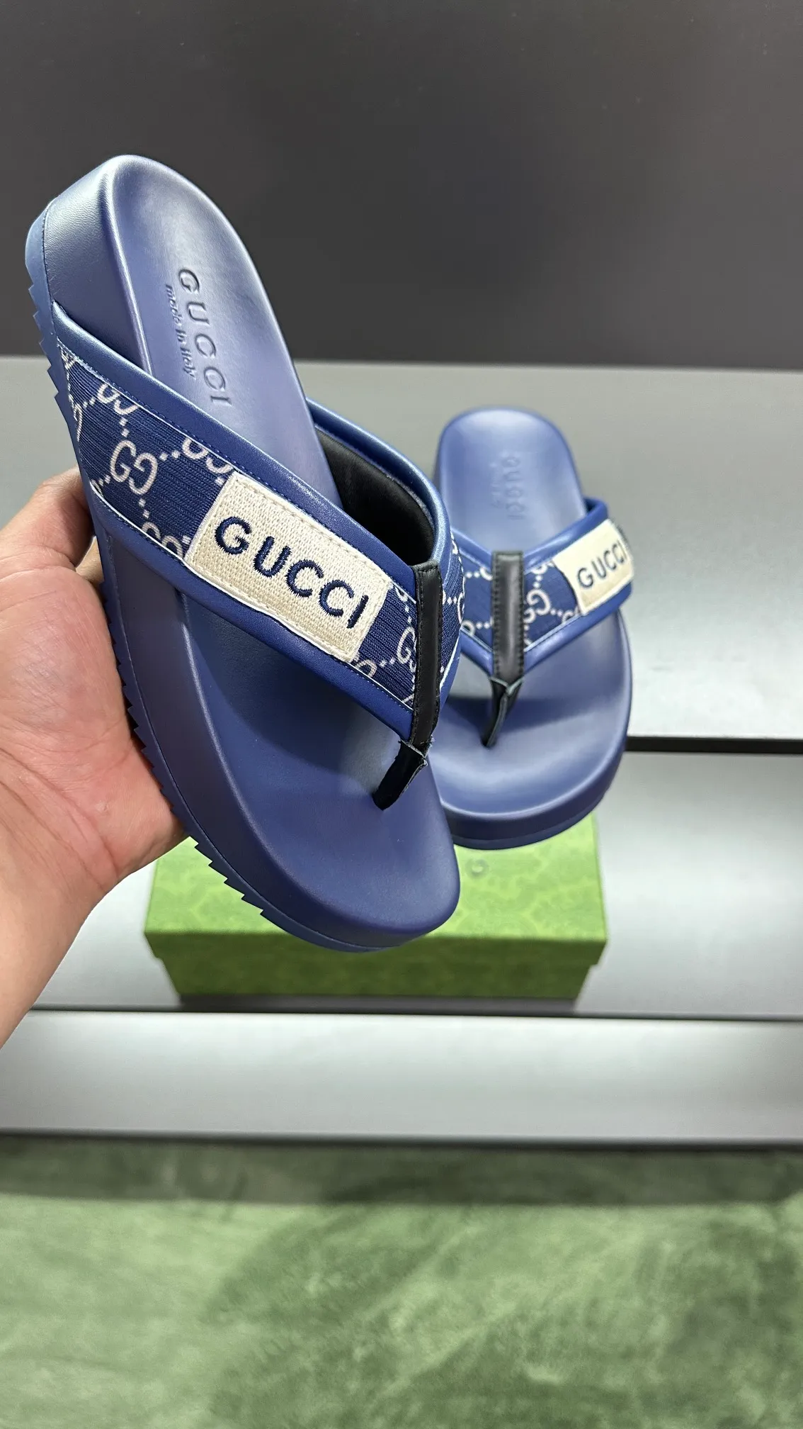 [G Family Couple Style] P: 300💰Female size 36~40 Men's size 39~45, (46. Custom-made Unisex GG slippers This slipper is made of GG polyester fiber and is decorated with a Gucci label on the front, adding a striking logo feel to the style. Beige GG recycled polyester fiber Unisex leather trim "Gucci Made in Italy" embroidered label Rubber sole Flat Made in Italy